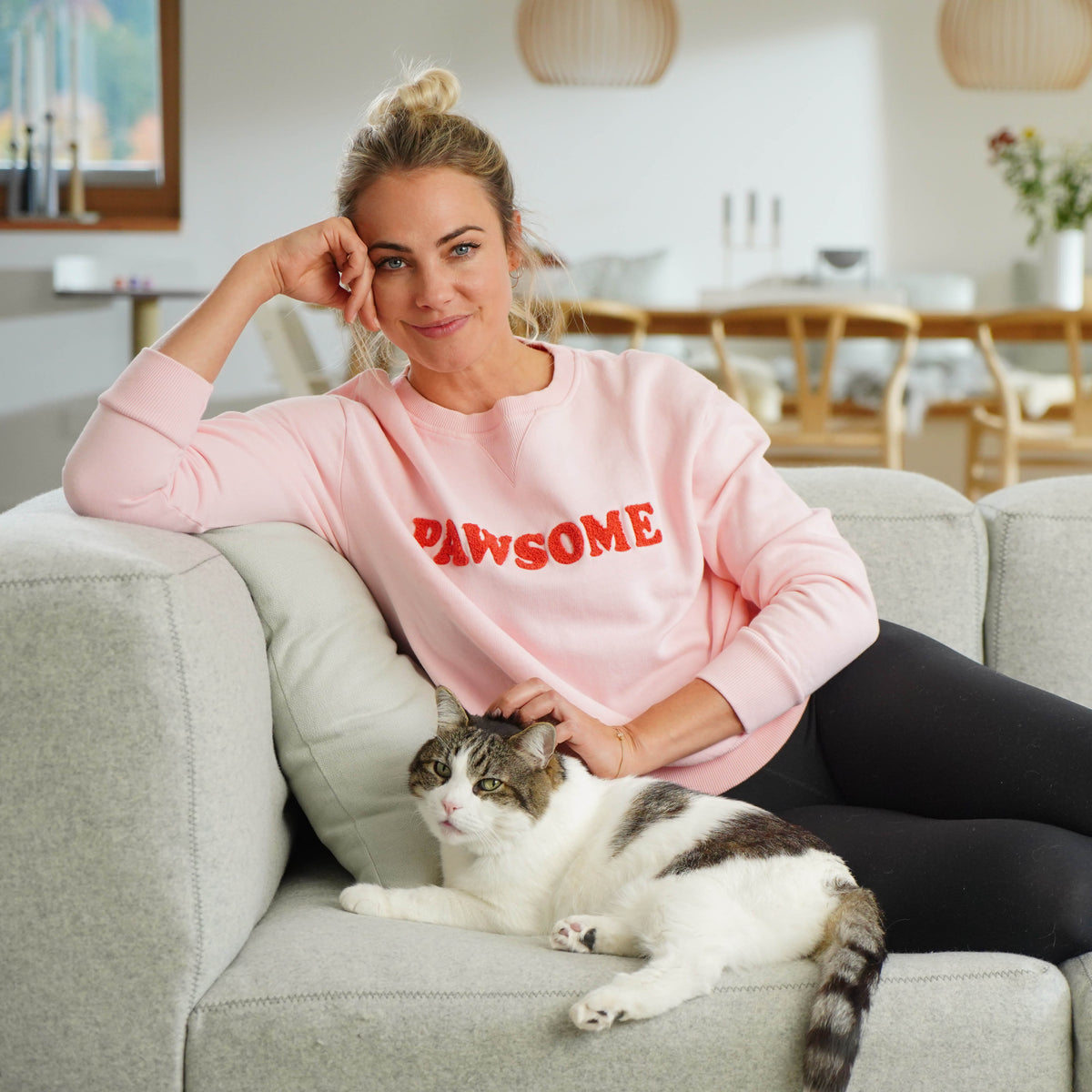 Sweatshirt PAWSOME in Strawberry Cream